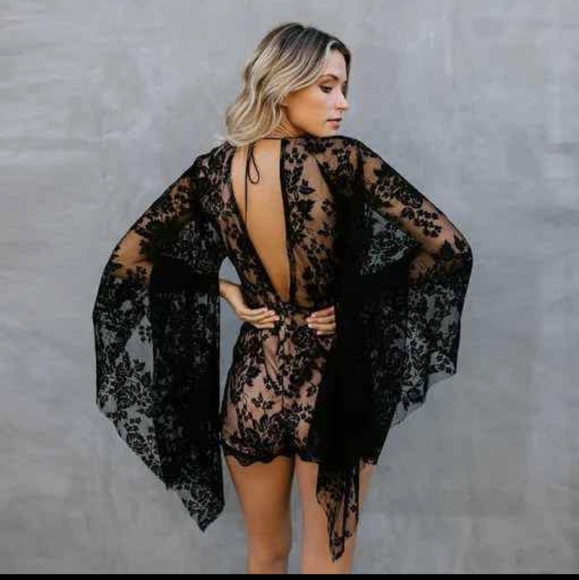 Focal Point Lace Kimono Sleeve Romper (S) - Picture 7 of 7